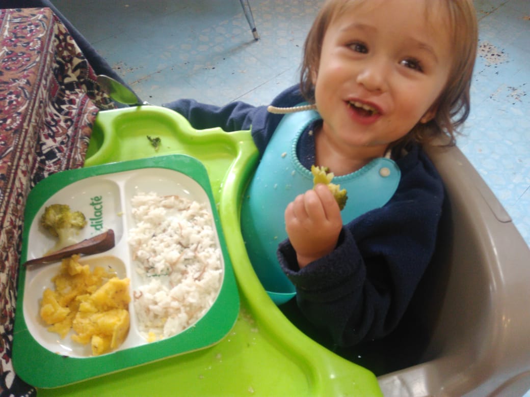 BLW, bebé descubriendo los alimentos